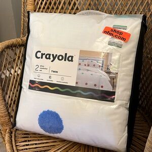 BRAND NEW twin size comforter